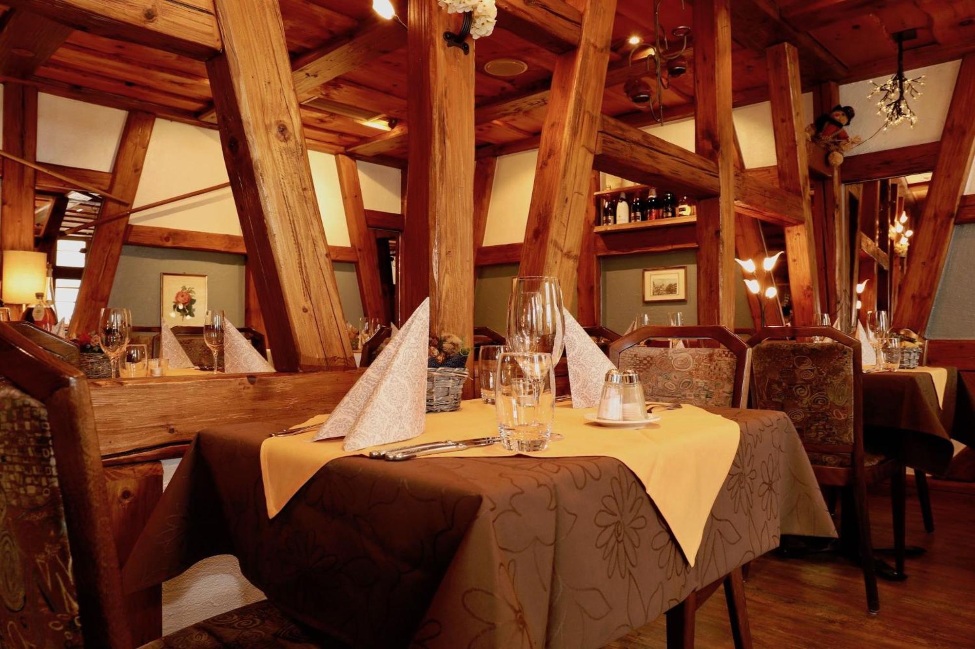 Hotel-Restaurant Weisses Kreuz Breitenbach Exterior foto